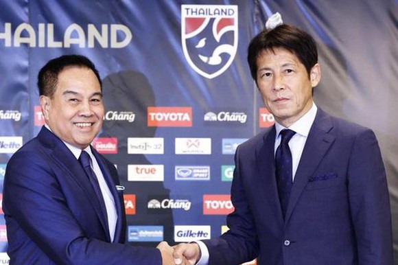 LĐBĐ Thái Lan tung bằng chứng "tố" HLV Nishino nói dối
