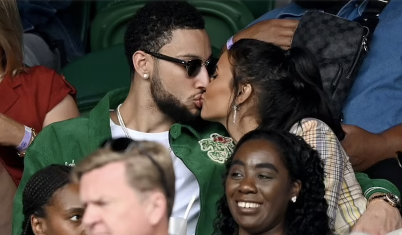 CĐV Úc bức xúc khi thấy Ben Simmons bỏ Olympic để đi tình tứ với "máy bay"