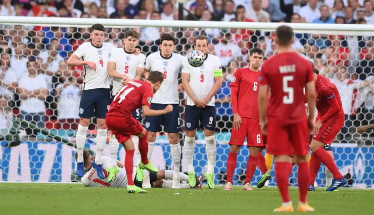 Damsgaard của Đan Mạch lập siêu phẩm đá phạt đầu tiên tại EURO 2021