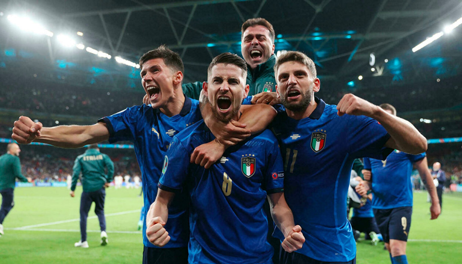 Italia của Roberto Mancini: Nhiệm vụ 50 năm vẫn còn đó