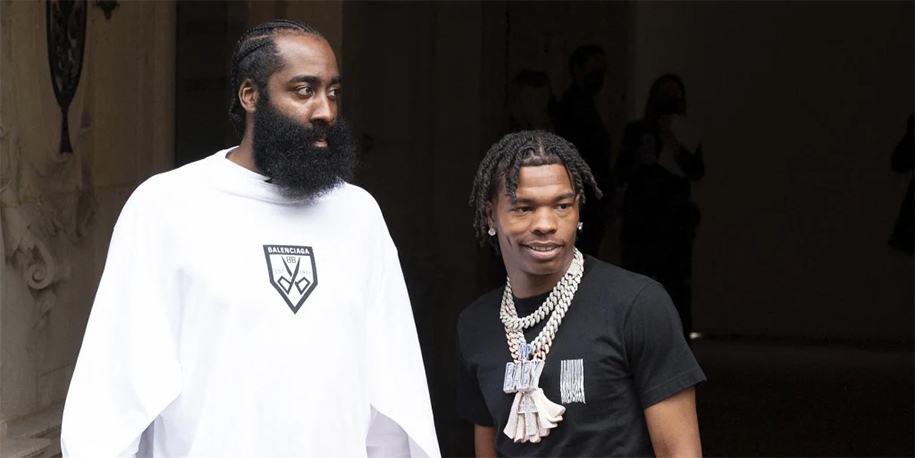 Đang đi dự show thời trang, James Harden bị cảnh sát “hỏi thăm” vì chất cấm