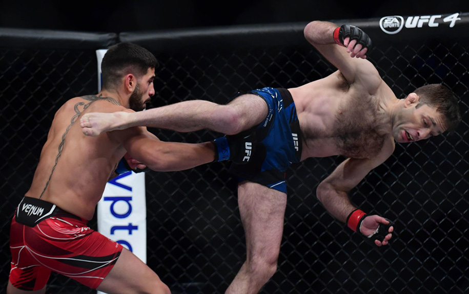 "Phù thủy BJJ" Ryan Hall bị bắt bài, thua knockout chóng vánh trước Ilia Topuria
