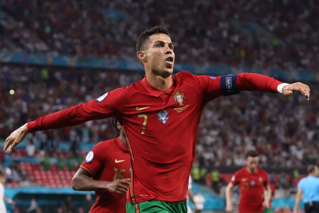 Kane tịt ngòi, Ronaldo lần đầu ẵm ngôi vua phá lưới EURO