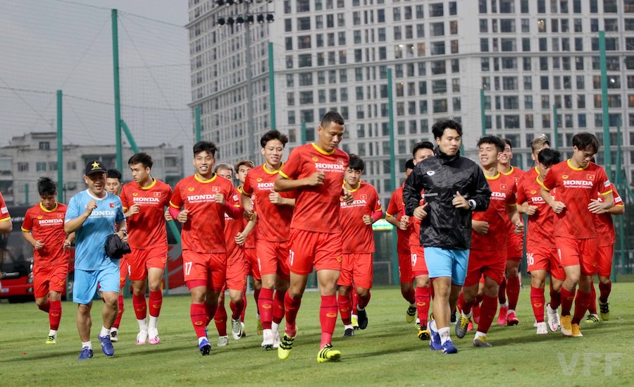 V.League tạm hoãn vô thời hạn, ĐT Việt Nam thay đổi lịch tập trung?