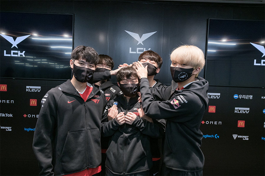 Kết quả LCK Mùa Hè 2021 hôm nay 17/7: Vùi dập DK, T1 trở lại Top 4
