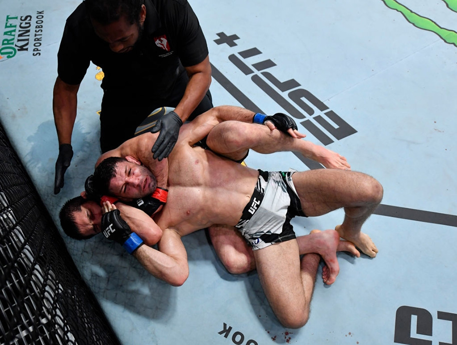 Khóa cổ đai đen BJJ, Islam Makhachev thắng hoàn hảo ngày dẫn đầu sự kiện UFC