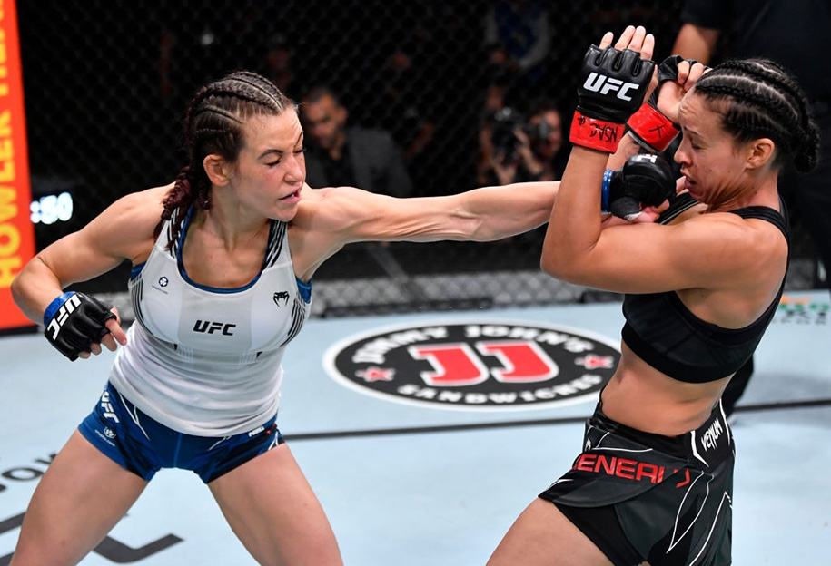 Cựu vô địch UFC Miesha Tate TKO đối thủ, tái xuất ngoạn mục sau 5 năm