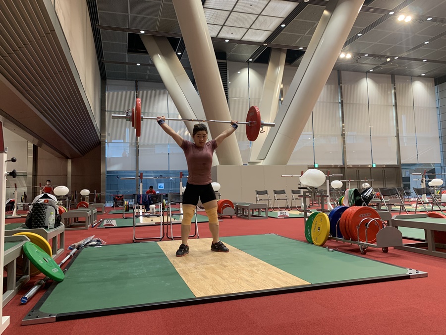 Lực sĩ Hoàng Thị Duyên gạt cơn đau, nuốt khối lượng “khủng” nhắm huy chương Olympic