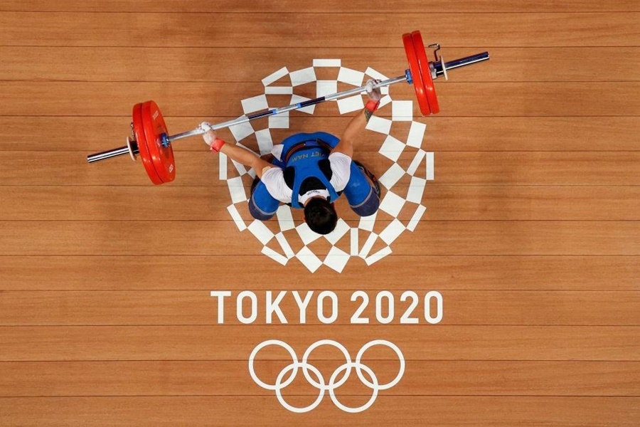 Lại rơi ba l&acirc;̀n tạ cử đ&acirc;̉y, Thạch Kim Tu&acirc;́n thảm bại ở Olympic 2021