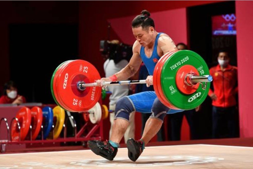 Thảm cảnh ba tháng, 6 lần rơi tạ và dấu hỏi tương lai của Thạch Kim Tuấn