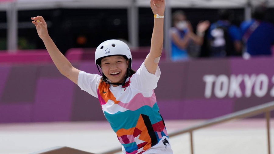 Ở tuổi 13, Momiji Nishiya trở thành VĐV đầu tiên vô địch trượt ván nữ tại Olympic