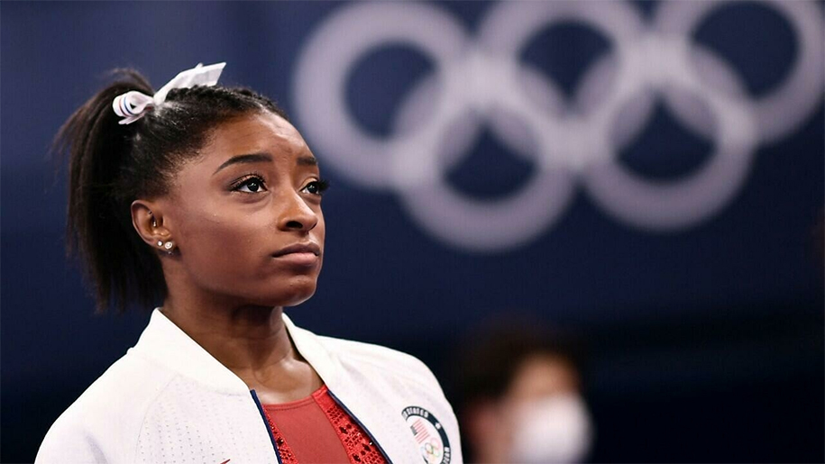 Nữ hoàng TDDC Mỹ Simone Biles tiếp tục gây sốc, từ bỏ chung kết toàn năng