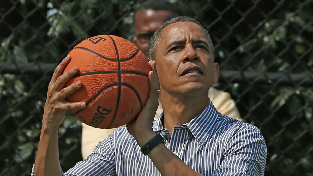 Cựu tổng thống Mỹ Barack Obama nhúng tay vào NBA?