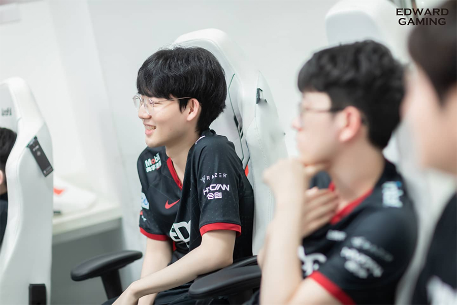 Kết quả LPL Mùa Hè 2021 hôm nay 30/7: EDG đại thắng, V5 đạt cột mốc 15 trận thua liên tiếp