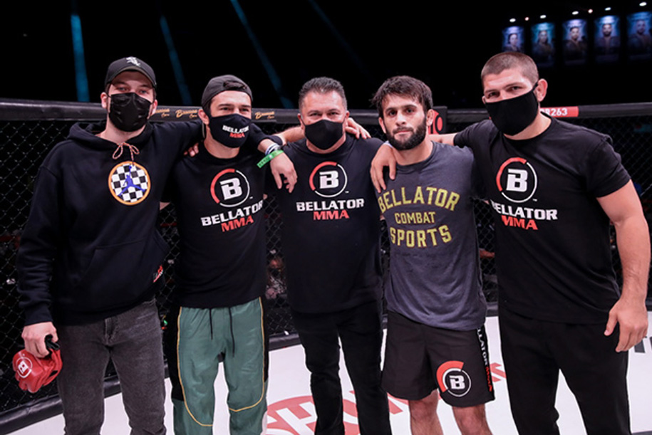 Khabib gây ấn tượng với hành động đẹp sau trận thắng knockout của học trò
