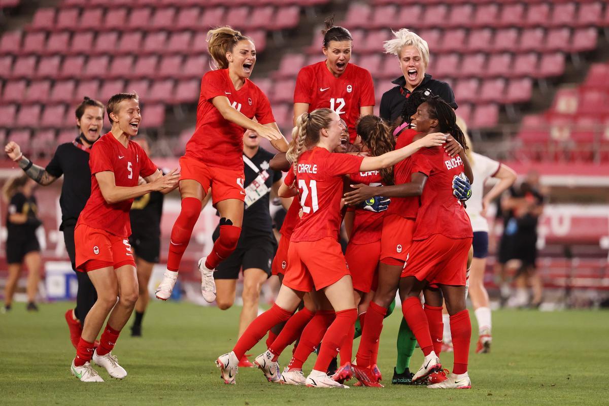 Bỏ lỡ vô số cơ hội, Thuỵ Điển cay đắng nhìn Canada giành HCV Olympic
