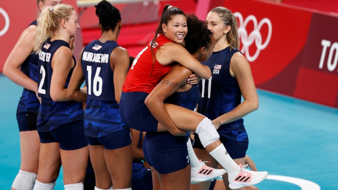 Chung kết b&oacute;ng chuyền nữ Olympic Tokyo: Ph&aacute; dớp với oan gia?