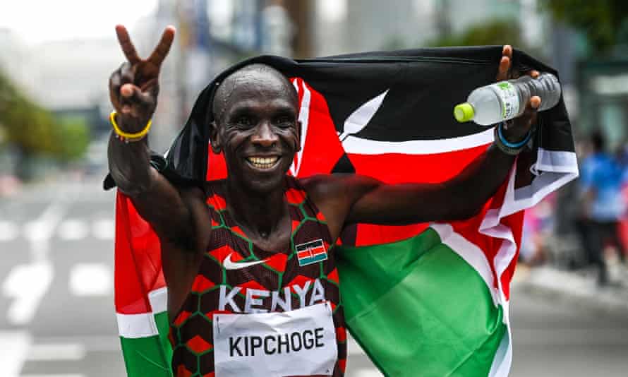 Một cuộc đua Marathon của Eliud Kipchoge nhanh như thế nào?