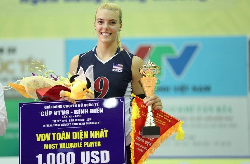Lý do sao bóng chuyền Mỹ từng khoác áo HCĐG Hà Nội giải nghệ ở tuổi 26?