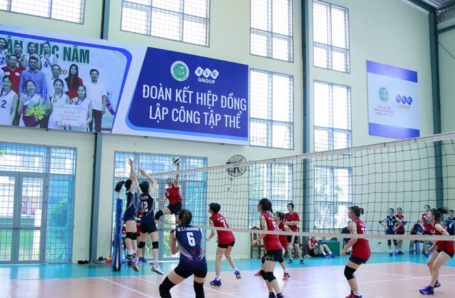 Bóng chuyền nữ BTL Thông tin - FLC khắc phục khó khăn trong dịch COVID-19