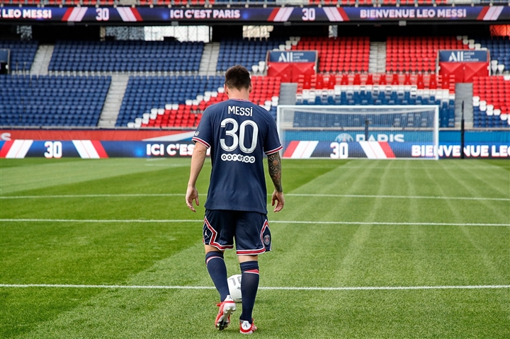 Lương của Messi ở Barca so với khi sang PSG như thế nào?