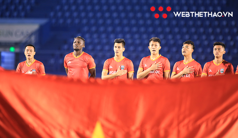 V.League hoãn, nhiều cầu thủ "mắc kẹt" giữa tâm dịch