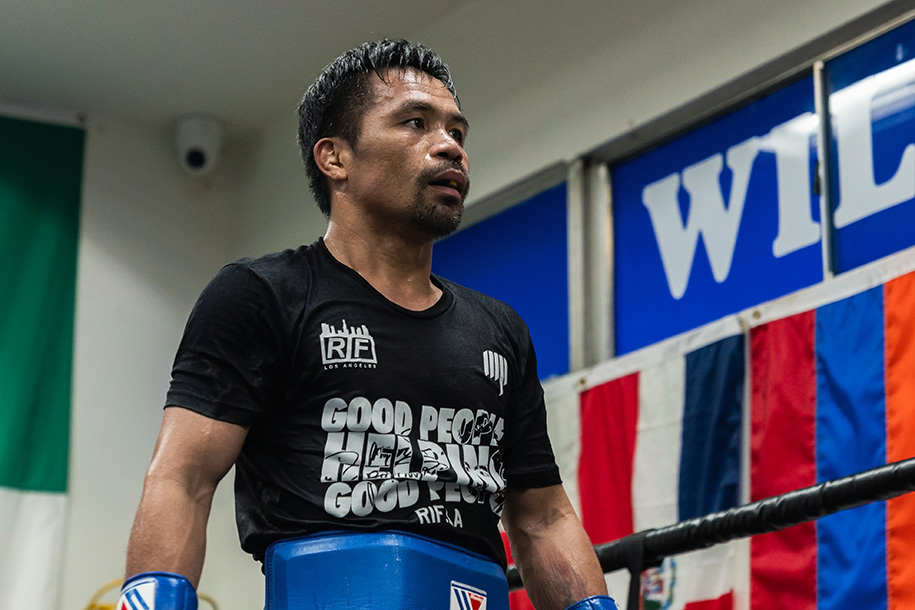 Errol Spence Jr rút lui, Manny Pacquiao lỡ cơ hội lập kì tích?