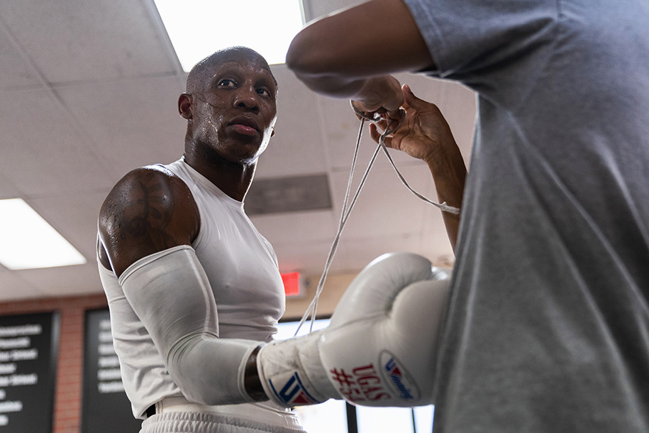 Yordenis Ugas: Kẻ đào tẩu tới người đối đầu huyền thoại Manny Pacquiao
