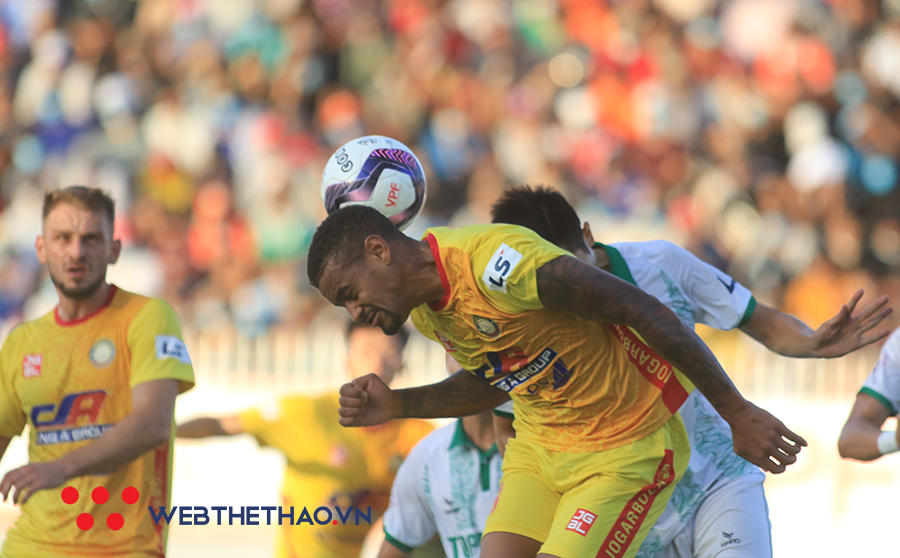 Hủy V.League 2021, các CLB đua nhau thanh lý ngoại binh