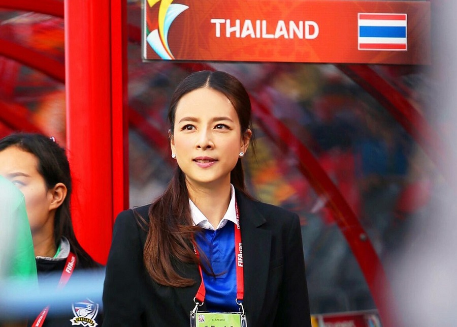 ĐTQG Thái Lan chờ vận may từ người đàn bà xinh đẹp, quyền lực