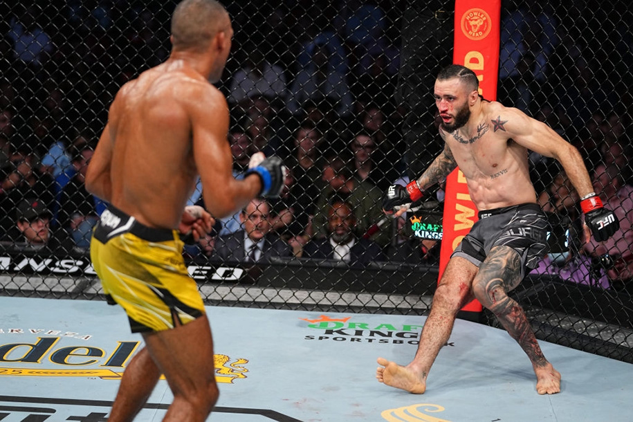Full Fight Barboza vs Burgos: Màn đôi công với cú knockout "gây lú" khán giả