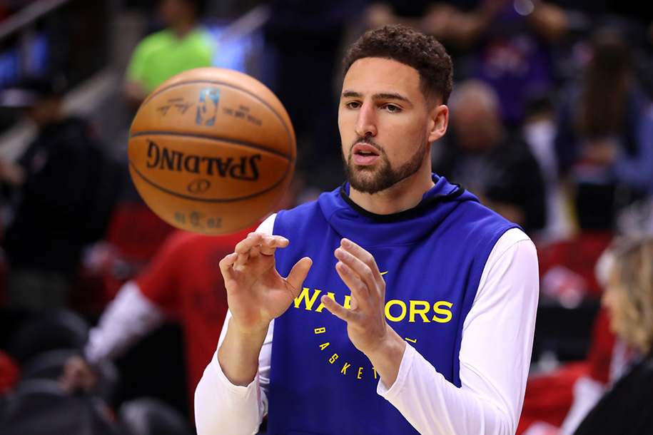 Klay Thompson n&eacute;m kh&ocirc;ng thể trượt tr&ecirc;n s&acirc;n tập, tiến gần đến m&agrave;n t&aacute;i xuất NBA