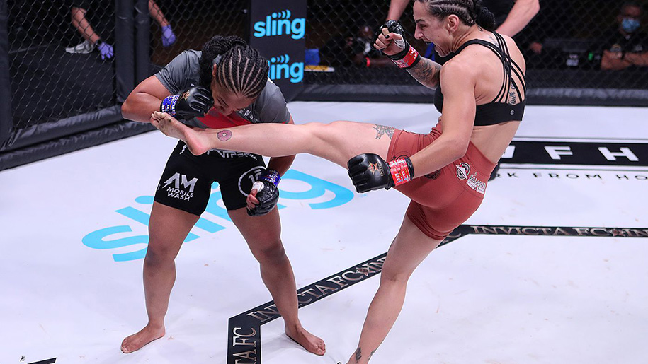 Kết thúc bằng combo "đông cứng" đối thủ, Emily Ducote được đề cử "Knockout của năm"