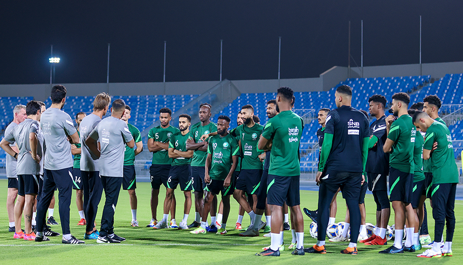 Saudi Arabia t&acirc;̣p luy&ecirc;̣n theo ch&ecirc;́ đ&ocirc;̣ khác bi&ecirc;̣t so với tuy&ecirc;̉n Vi&ecirc;̣t Nam