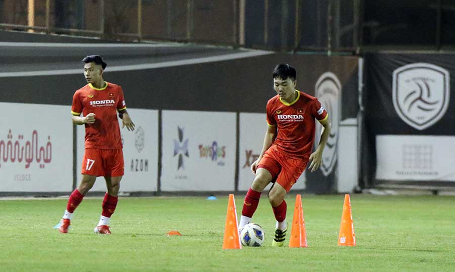 Tuyển Việt Nam tập b&agrave;i 