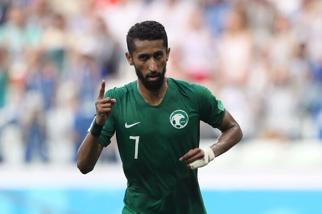 Ba ngày trước trận gặp Việt Nam, đội trưởng Saudi Arabia vắng mặt trên sân tập