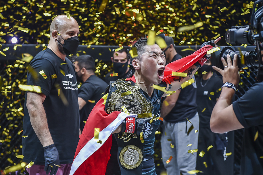 Xiong Jing Nan áp đảo Michelle Nicolini, phá kỉ lục bảo vệ đai ONE Championship Xiong Jing Nan áp đảo Michelle Nicolini, phá kỉ lục bảo vệ đai ONE Championship