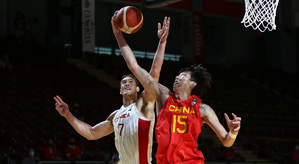 Bóng rổ Trung Quốc dậy sóng khi trung phong hàng đầu Zhou Qi tố CBA chơi xấu