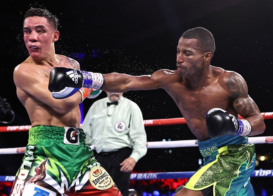 Những chỉ số lật ngược lại kết quả trận Oscar Valdez vs Robson Conceicao
