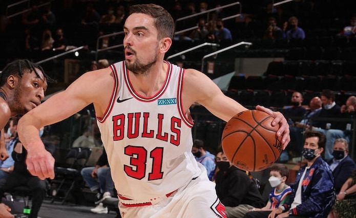 Bị trade chỉ với 1 tin nhắn, hậu vệ người Séc chỉ trích Chicago Bulls