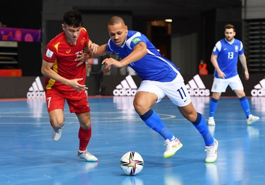 Tỷ s&ocirc;́ futsal Vi&ecirc;̣t Nam 1-9 Brazil: Th&acirc;́t bại khó tránh