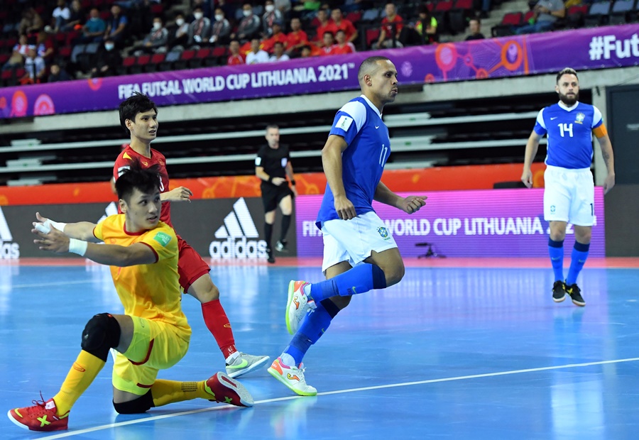 FIFA: Ferrao tạo nên ma thuật trước tuyển futsal Việt Nam