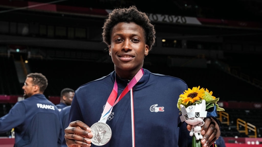 Dallas Mavericks mở đường về NBA cho cầu thủ giành HCB Olympic