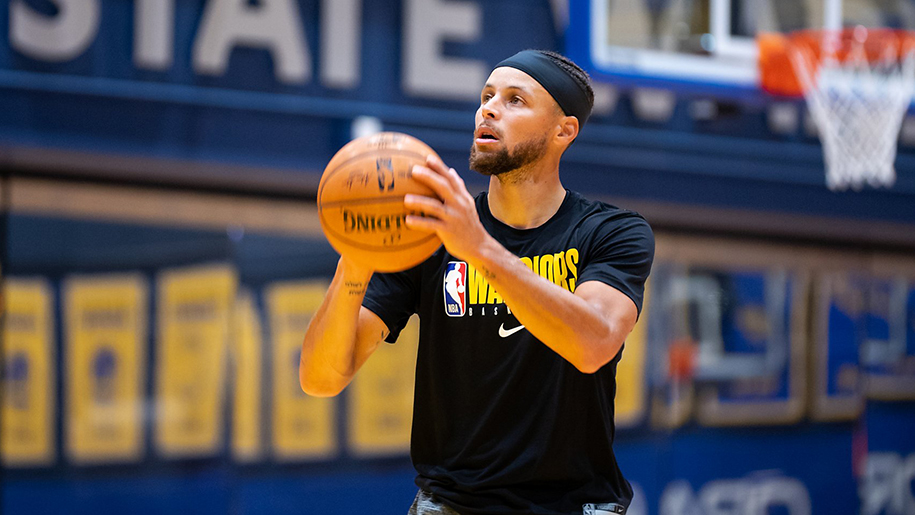 Stephen Curry đã ảnh hưởng tốt và xấu đến bóng rổ như thế nào?