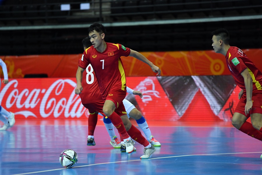 Tuy&ecirc;̉n Vi&ecirc;̣t Nam lách cửa hẹp vượt qua vòng bảng futsal World Cup 2021