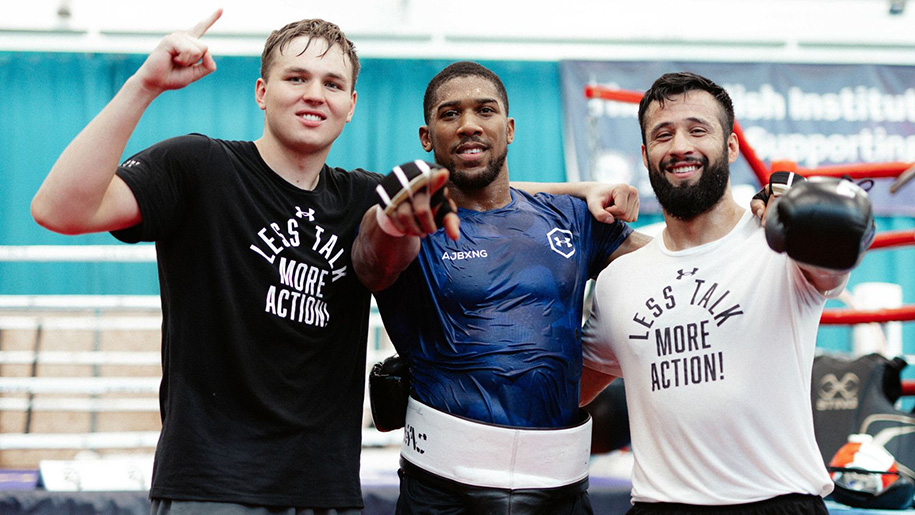 Anthony Joshua xử l&yacute; cơn &aacute;c mộng t&igrave;m bạn tập cho trận đấu Oleksandr Usyk như thế n&agrave;o?
