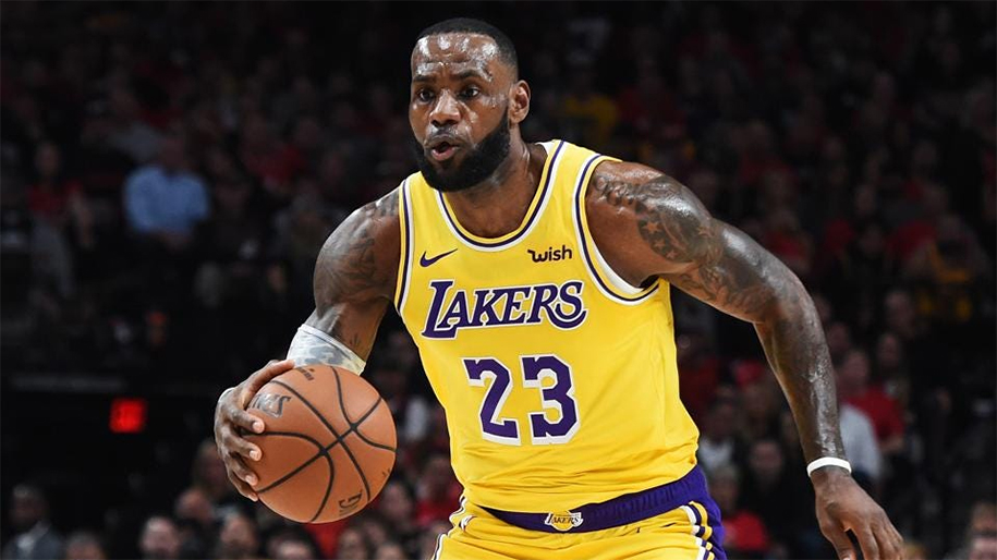 Một quả 3 điểm của LeBron James khiến loạt nhân viên Warriors chịu khổ như thế nào?