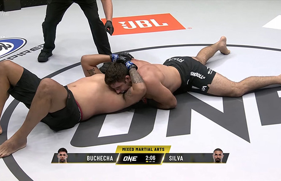 Huyền thoại BJJ Marcus "Buchecha" Almeida ra mắt sàn MMA với cú siết "nam-bắc" nhanh gọn