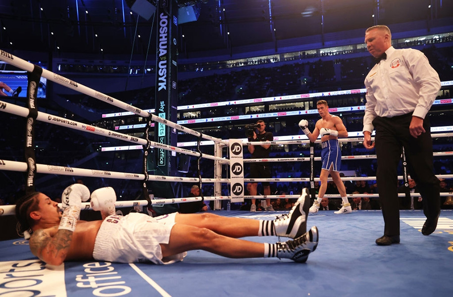 Boxing: Callum Smith đấm đối thủ co giật ngày ra mắt hạng bán nặng
