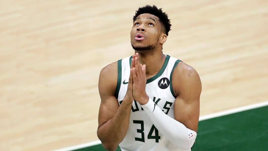 Giannis Antetokounmpo: “Không phải tôi mà LeBron mới là cầu thủ xuất sắc nhất"